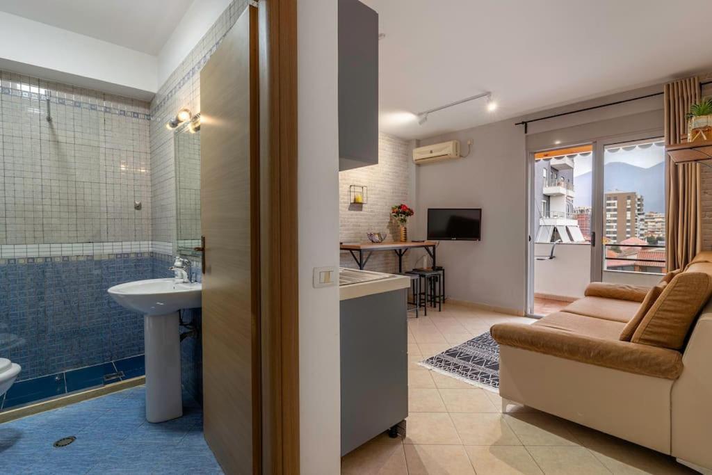 New Bazaar Apartment Tirana Buitenkant foto